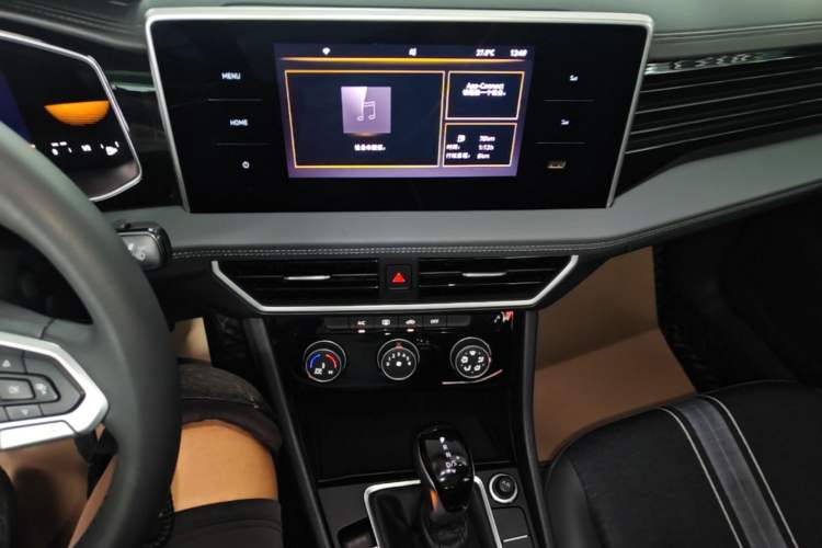 Used Volkswagen Sagitar 2023 300TSI DSG Flyover Edition Audio And AC Panel