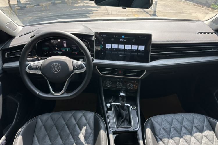 Used Volkswagen Sagitar 2023 300TSI DSG Excellence Edition Audio And AC Panel