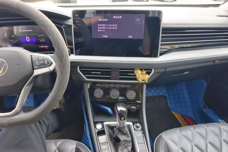 Used Volkswagen Sagitar 2023 Facelift 300TSI DSG Excellence Edition Audio And AC Panel