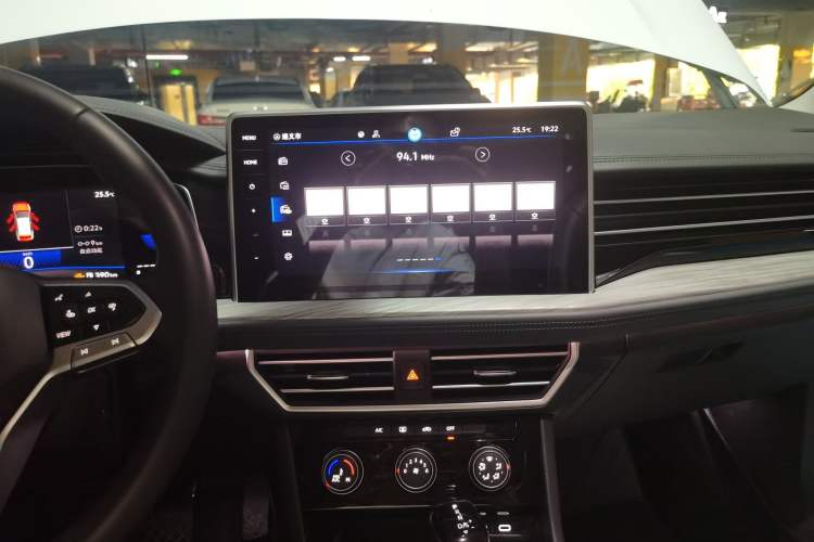 Used Volkswagen Sagitar 2023 300TSI DSG Excellence Edition Audio And AC Panel