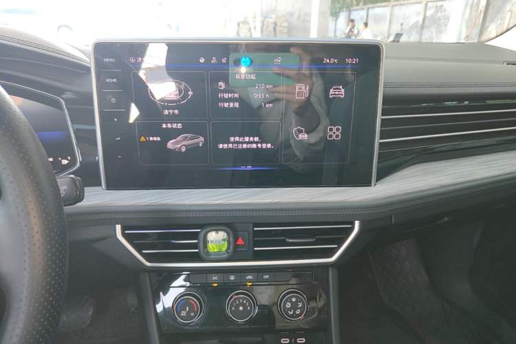 Used Volkswagen Sagitar 2023 300TSI DSG Excellence Edition Audio And AC Panel