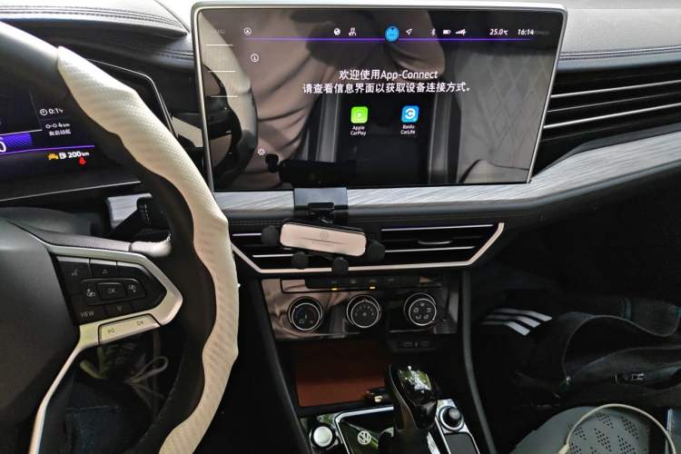 Used Volkswagen Sagitar 2023 300TSI DSG Excellence Edition Audio And AC Panel