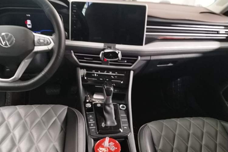 Used Volkswagen Sagitar 2023 280TSI DSG Excellence Edition Audio And AC Panel