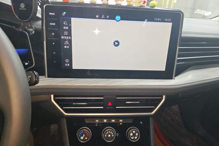 Used Volkswagen Sagitar 2023 300TSI DSG Excellence Edition Audio And AC Panel