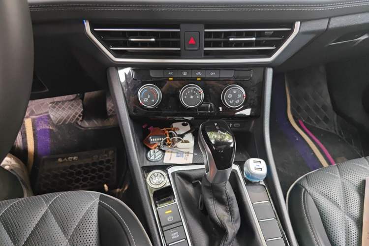 Used Volkswagen Sagitar 2023 300TSI DSG Excellence Edition Audio And AC Panel