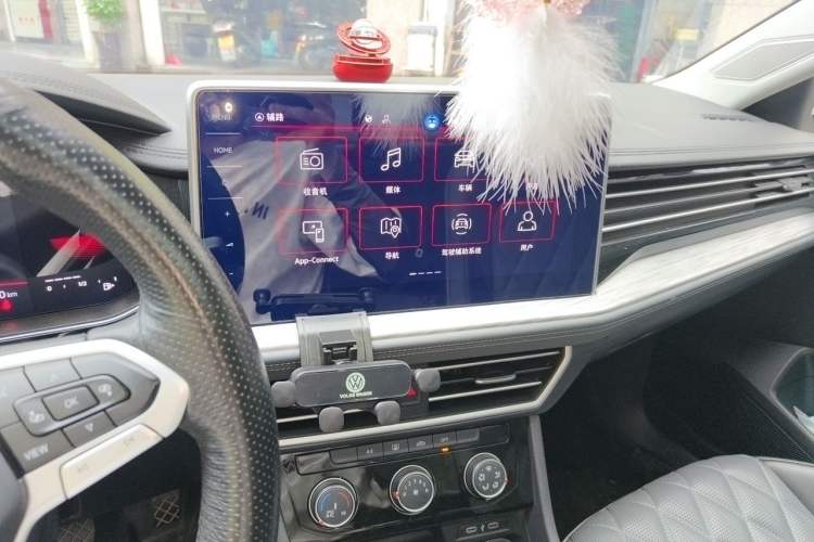 Used Volkswagen Sagitar 2023 300TSI DSG Excellence Edition Audio And AC Panel