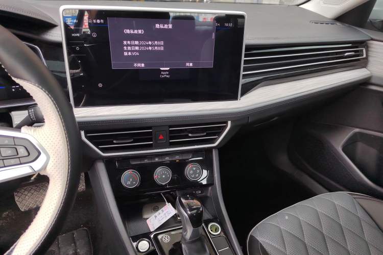 Used Volkswagen Sagitar 2023 300TSI DSG Excellence Edition Audio And AC Panel