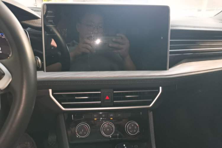Used Volkswagen Sagitar 2023 300TSI DSG Excellence Edition Audio And AC Panel