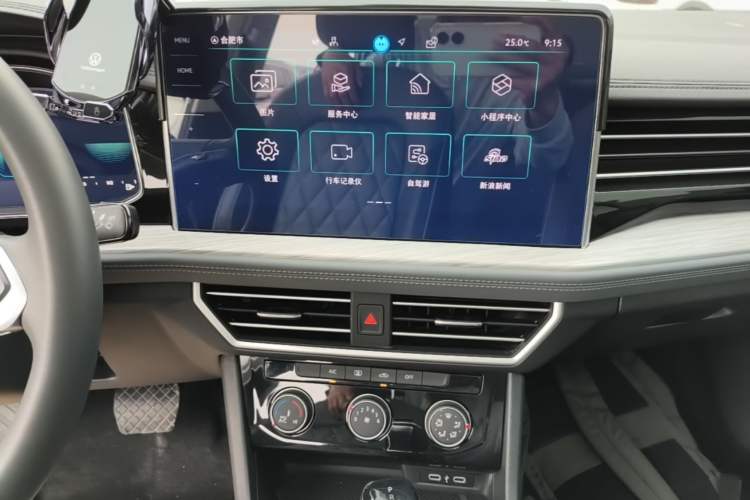 Used Volkswagen Sagitar 2023 300TSI DSG Excellence Edition Audio And AC Panel