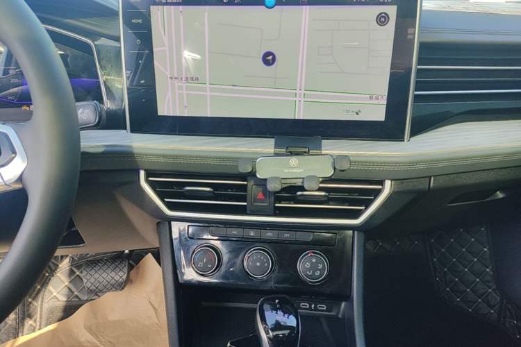 Used Volkswagen Sagitar 2023 300TSI DSG Excellence Edition Audio And AC Panel