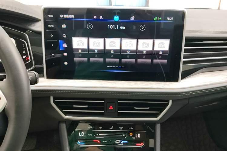 Used Volkswagen Sagitar 2023 280TSI DSG Excellence Edition Audio And AC Panel