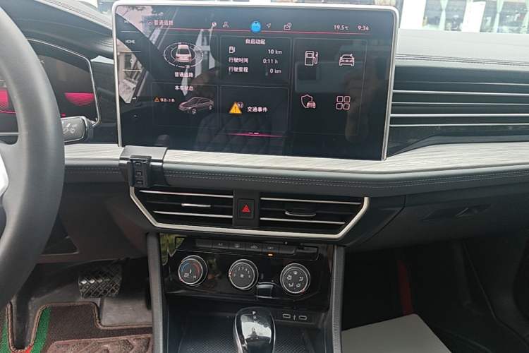 Used Volkswagen Sagitar 2023 300TSI DSG Excellence Edition Audio And AC Panel