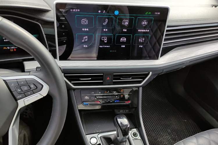 Used Volkswagen Sagitar 2023 200TSI DSG Excellence Edition Audio And AC Panel