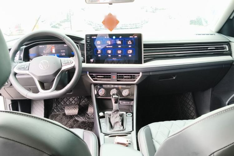 Used Volkswagen Sagitar 2023 300TSI DSG Excellence Edition Center Console