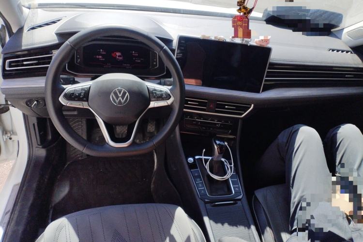 Used Volkswagen Sagitar 2023 300TSI DSG Excellence Edition Center Console