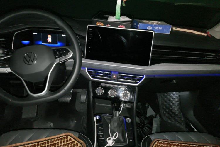 Used Volkswagen Sagitar 2023 300TSI DSG Excellence Edition Center Console