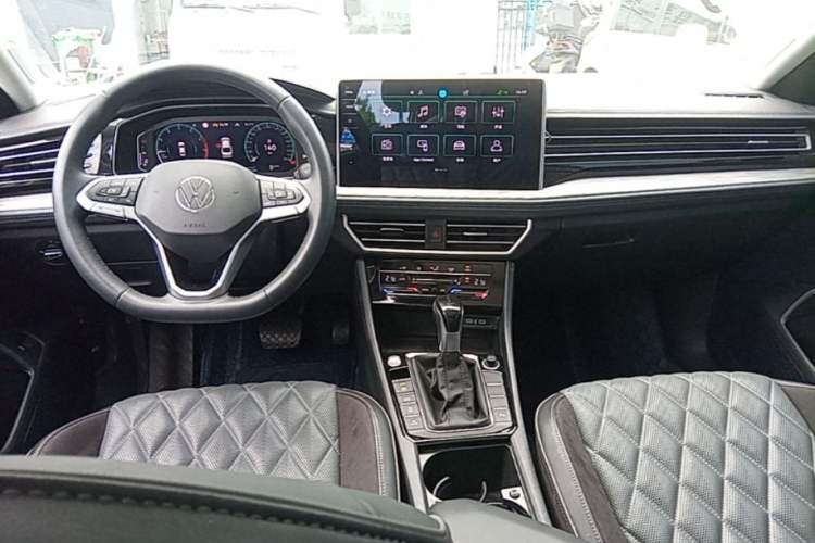 Used Volkswagen Sagitar 2023 300TSI DSG Excellence Edition Center Console