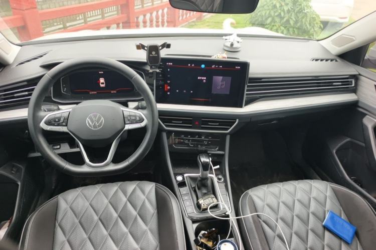Used Volkswagen Sagitar 2023 300TSI DSG Excellence Edition Center Console