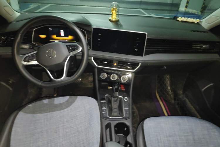 Used Volkswagen Sagitar 2023 300TSI DSG Flyover Edition Center Console