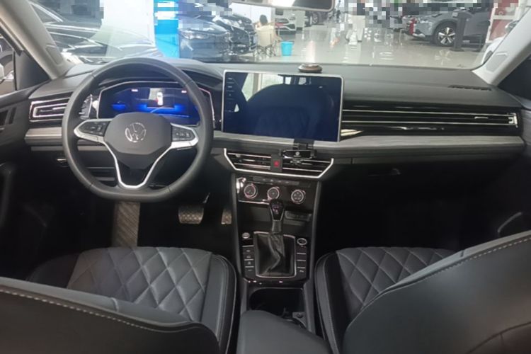Used Volkswagen Sagitar 2023 300TSI DSG Excellence Edition Center Console