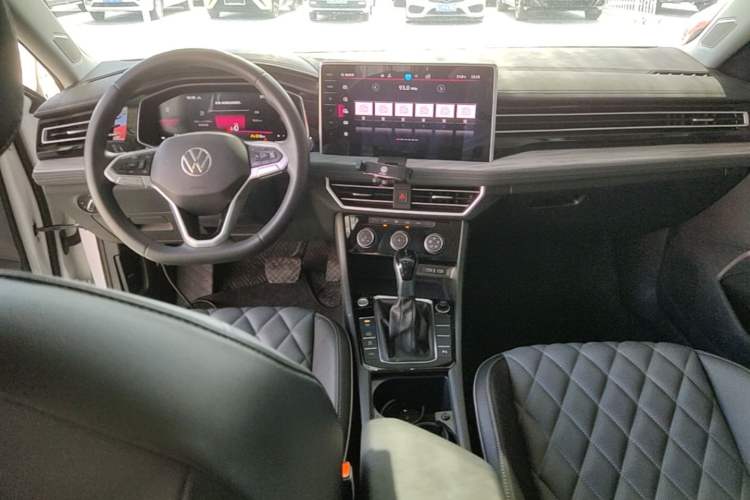Used Volkswagen Sagitar 2023 300TSI DSG Excellence Edition Center Console