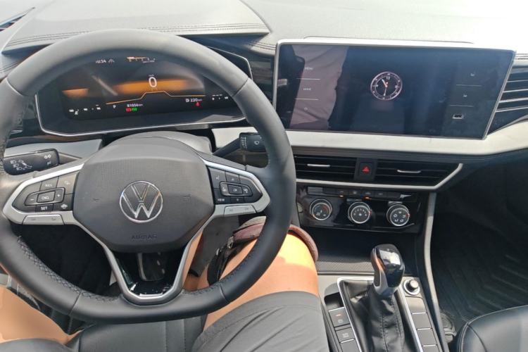 Used Volkswagen Sagitar 2023 300TSI DSG Flyover Edition Center Console