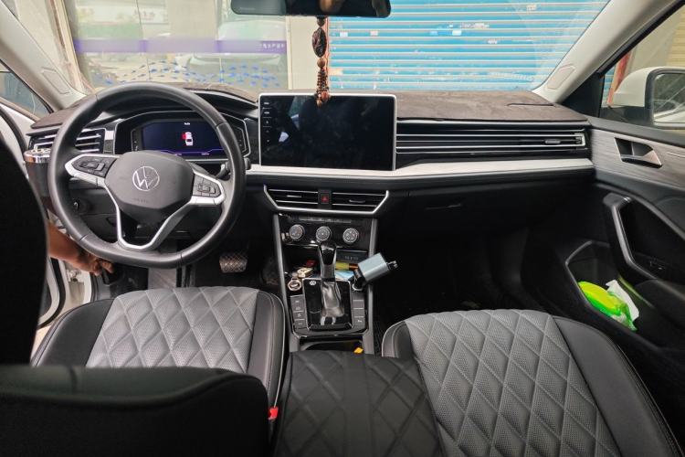 Used Volkswagen Sagitar 2023 300TSI DSG Excellence Edition Center Console