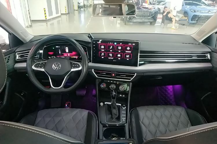 Used Volkswagen Sagitar 2023 300TSI DSG Excellence Edition Center Console