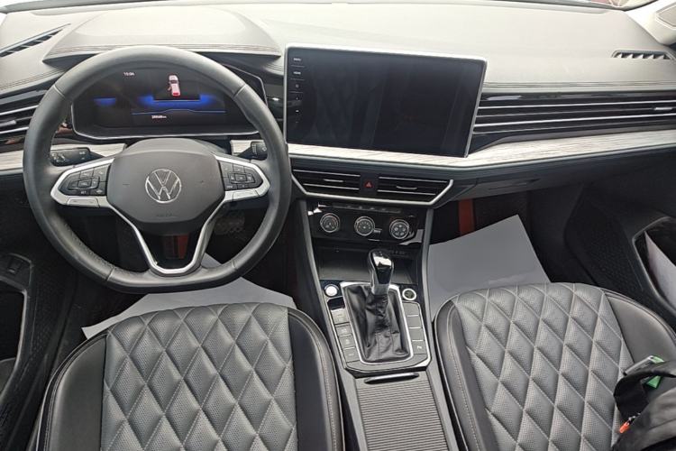 Used Volkswagen Sagitar 2023 300TSI DSG Excellence Edition Center Console