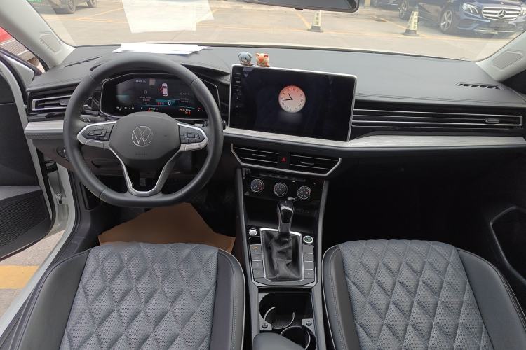 Used Volkswagen Sagitar 2023 300TSI DSG Excellence Edition Center Console