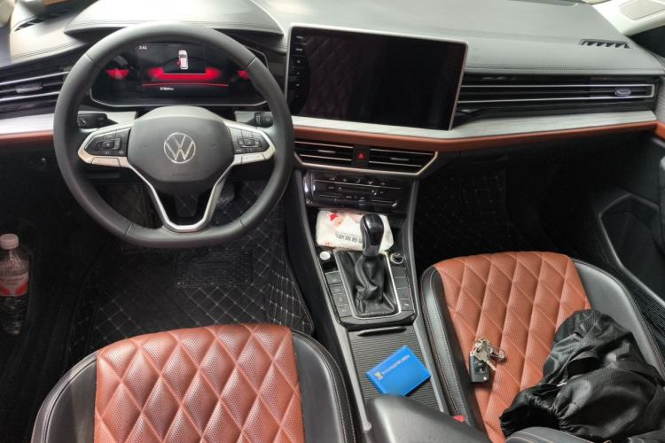 Used Volkswagen Sagitar 2023 200TSI DSG Excellence Edition Center Console