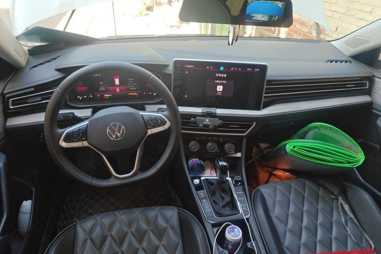Used Volkswagen Sagitar 2023 300TSI DSG Excellence Edition Center Console