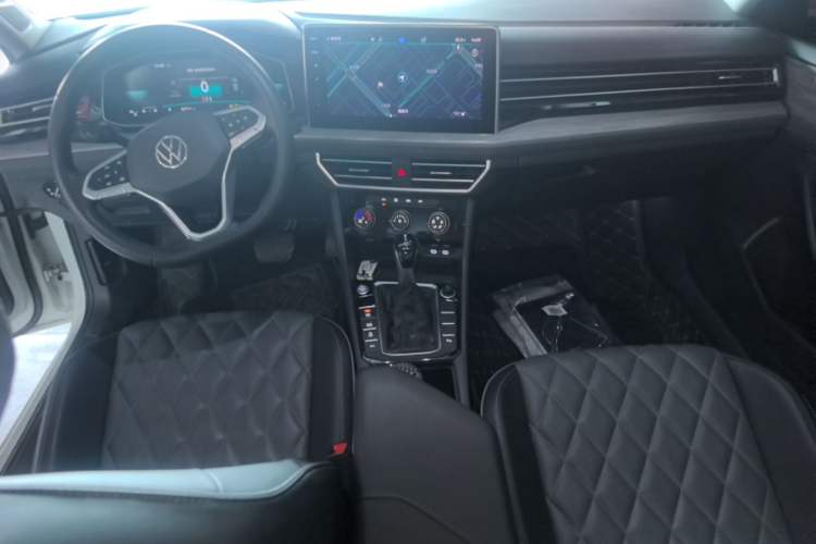 Used Volkswagen Sagitar 2023 300TSI DSG Excellence Edition Center Console
