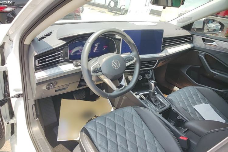 Used Volkswagen Sagitar 2023 300TSI DSG Excellence Edition Center Console