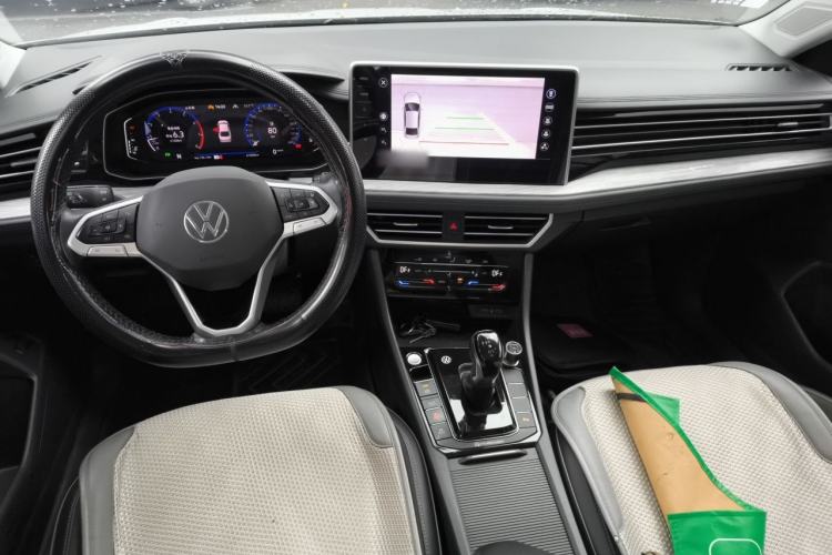 Used Volkswagen Sagitar 2023 300TSI DSG Excellence Edition Center Console