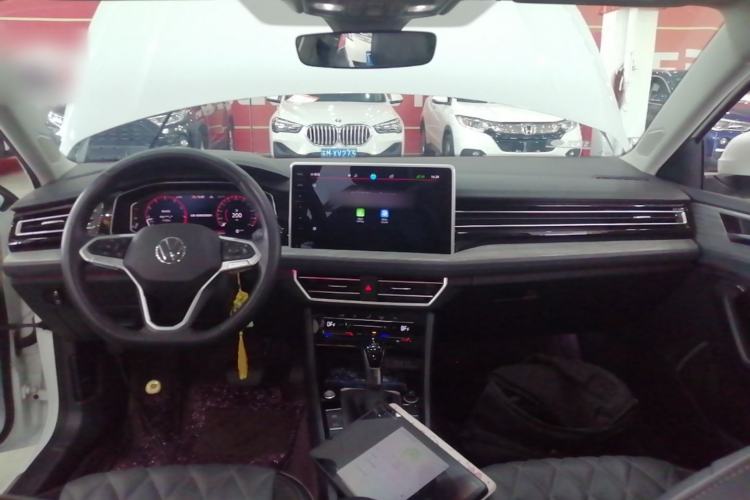 Used Volkswagen Sagitar 2023 300TSI DSG Excellence Edition Center Console