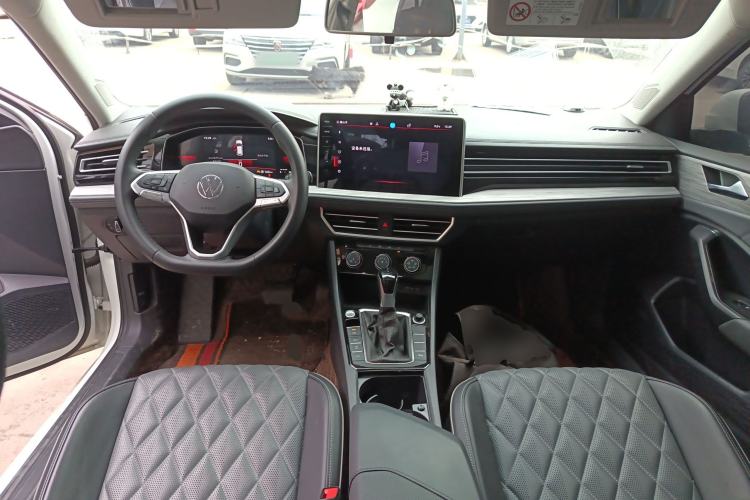 Used Volkswagen Sagitar 2023 300TSI DSG Excellence Edition Center Console
