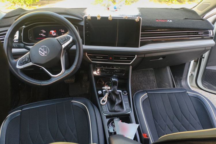 Used Volkswagen Sagitar 2023 300TSI DSG Excellence Edition Center Console