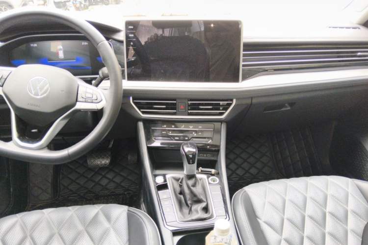 Used Volkswagen Sagitar 2023 200TSI DSG Excellence Edition Center Console