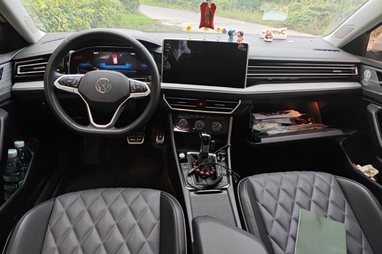 Used Volkswagen Sagitar 2023 300TSI DSG Excellence Edition Center Console