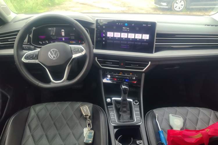 Used Volkswagen Sagitar 2023 300TSI DSG Excellence Edition Center Console