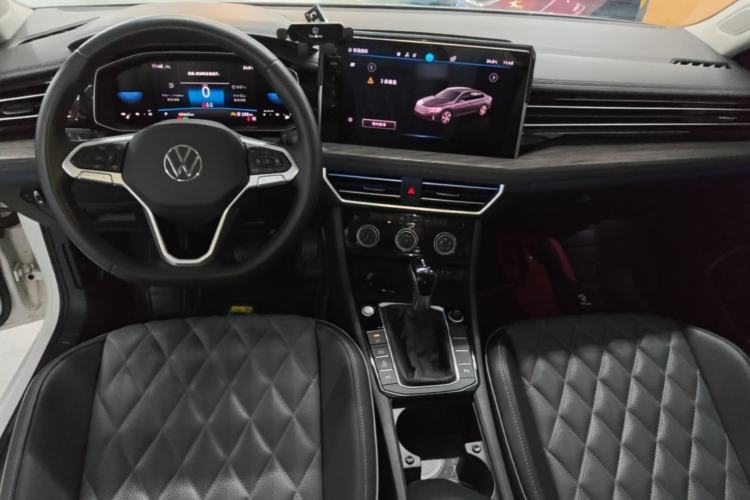 Used Volkswagen Sagitar 2023 300TSI DSG Excellence Edition Center Console