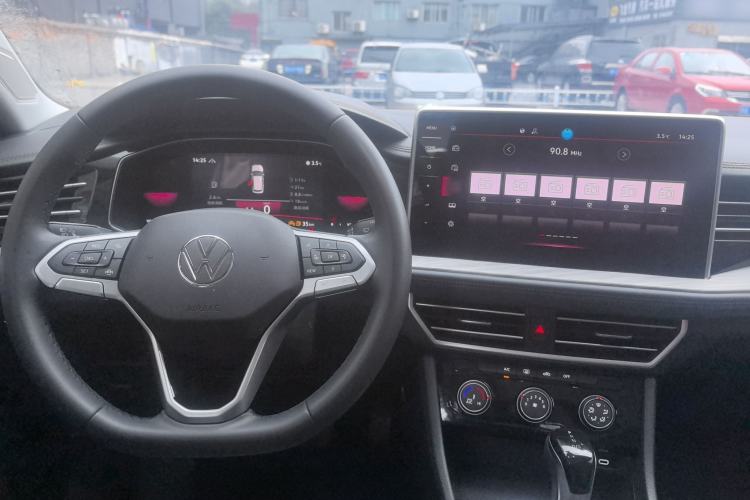 Used Volkswagen Sagitar 2023 300TSI DSG Excellence Edition Center Console