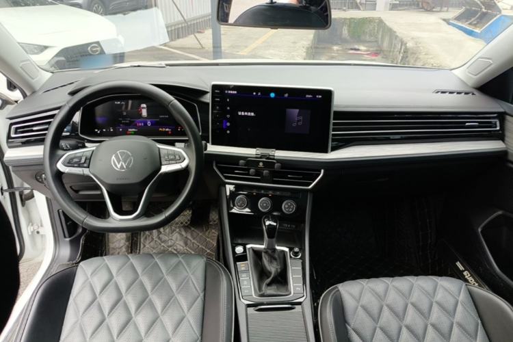 Used Volkswagen Sagitar 2023 300TSI DSG Excellence Edition Center Console
