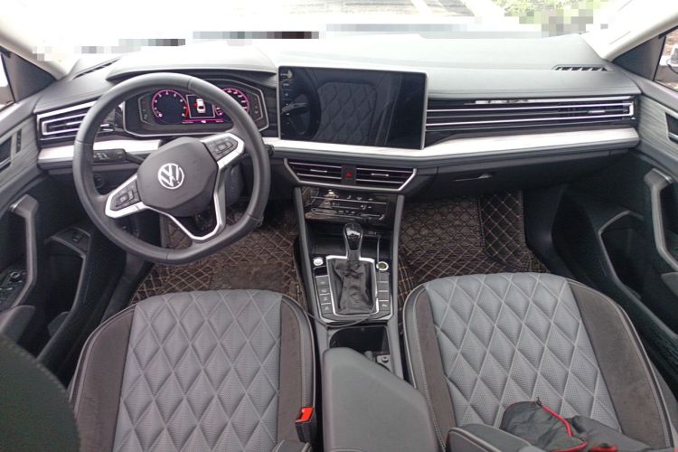 Used Volkswagen Sagitar 2023 300TSI DSG Excellence Edition Center Console