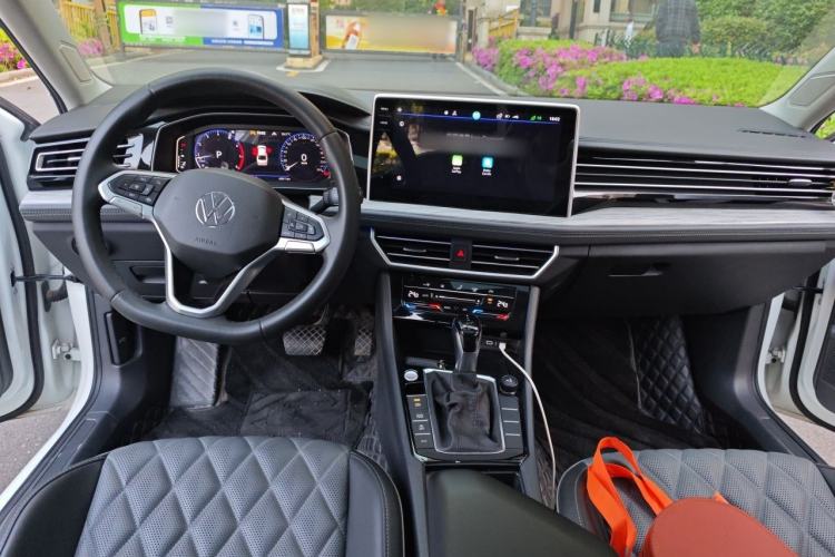 Used Volkswagen Sagitar 2023 280TSI DSG Excellence Plus Edition Center Console