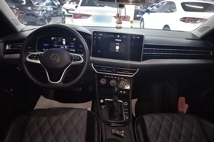 Used Volkswagen Sagitar 2023 300TSI DSG Excellence Edition Center Console