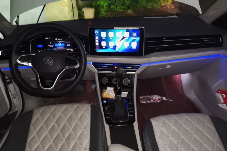 Used Volkswagen Sagitar 2023 300TSI DSG Excellence Edition Center Console