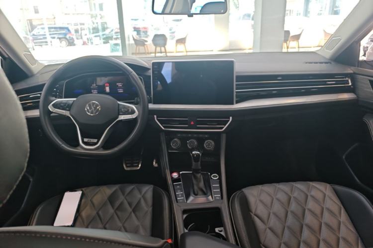 Used Volkswagen Sagitar 2023 300TSI DSG Excellence Edition Center Console