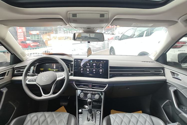 Used Volkswagen Sagitar 2023 300TSI DSG Excellence Edition Center Console